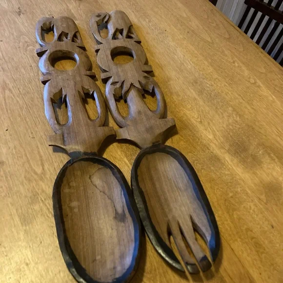 Vintage hand carved wooden spoon and fork salad set - Picture 1 of 7